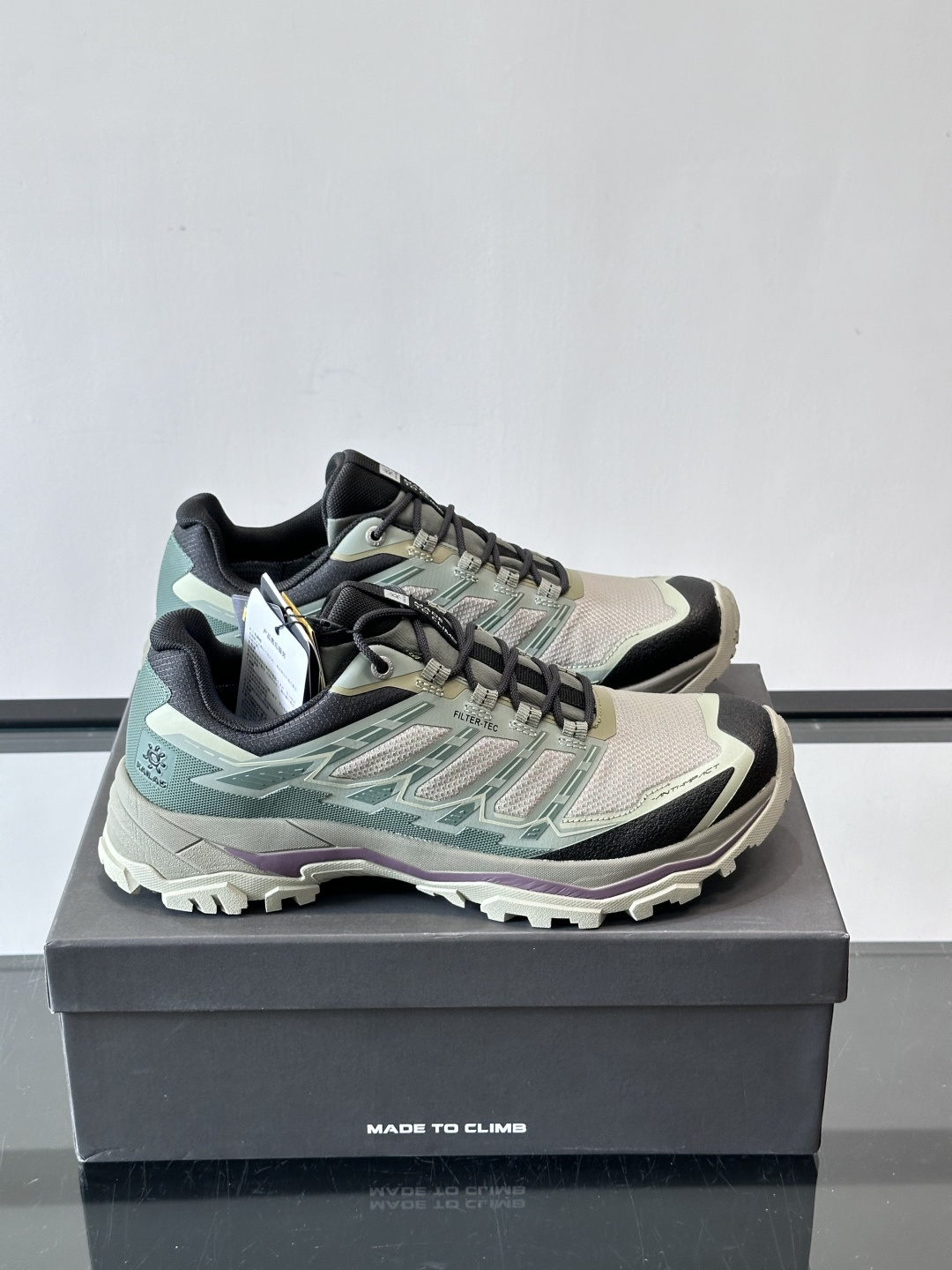 NO:575577,Kailer Stone has a new color!  !  !  !  The actual metallic silver and gray color scheme of the Expedition-5FLT exceeds my imagination so coooooooool!  !  !  !  Lining FILTERTEC waterproof inner boots, uppers with fine sand-proof engineering mesh, soles with vibram19860909凯乐石出了新色！！！！远征-5FLT 金属银灰配色实物超出我的想象so cooooooool！！！！ 内里FILTERTEC防水内靴 鞋面精工防砂工程网布 鞋底vibram XS TREK 橡胶大底采用 Vibram大底 耐磨止滑 防水透气 根据亚洲人脚型足弓收束设计强悍抓地 稳走多种复杂路况 ,size39-45,运动鞋系列,boots,sneakers,Men's shoes