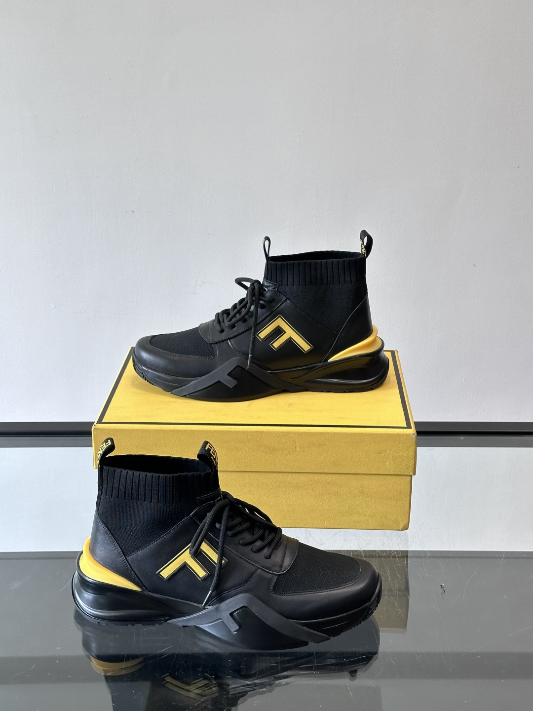 👟Fendi Flow男士运动鞋，高科技布料+牛皮拼接，Lycra®细节超舒适！鞋舌FF图案+鞋跟凸纹“