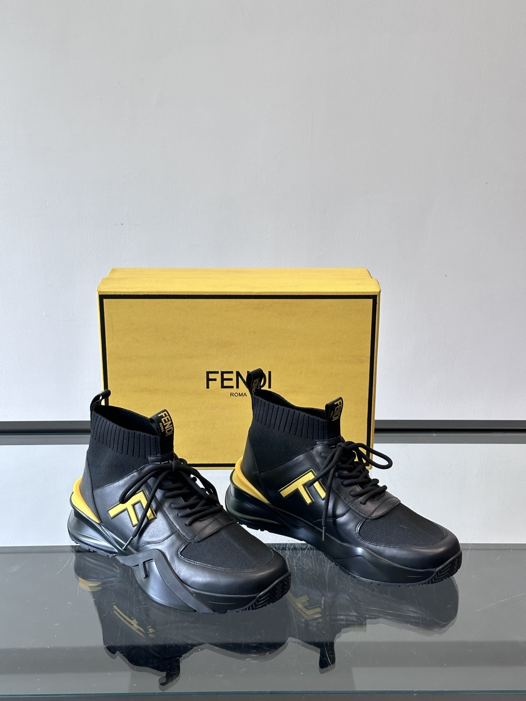 👟Fendi Flow男士运动鞋，高科技布料+牛皮拼接，Lycra®细节超舒适！鞋舌FF图案+鞋跟凸纹“