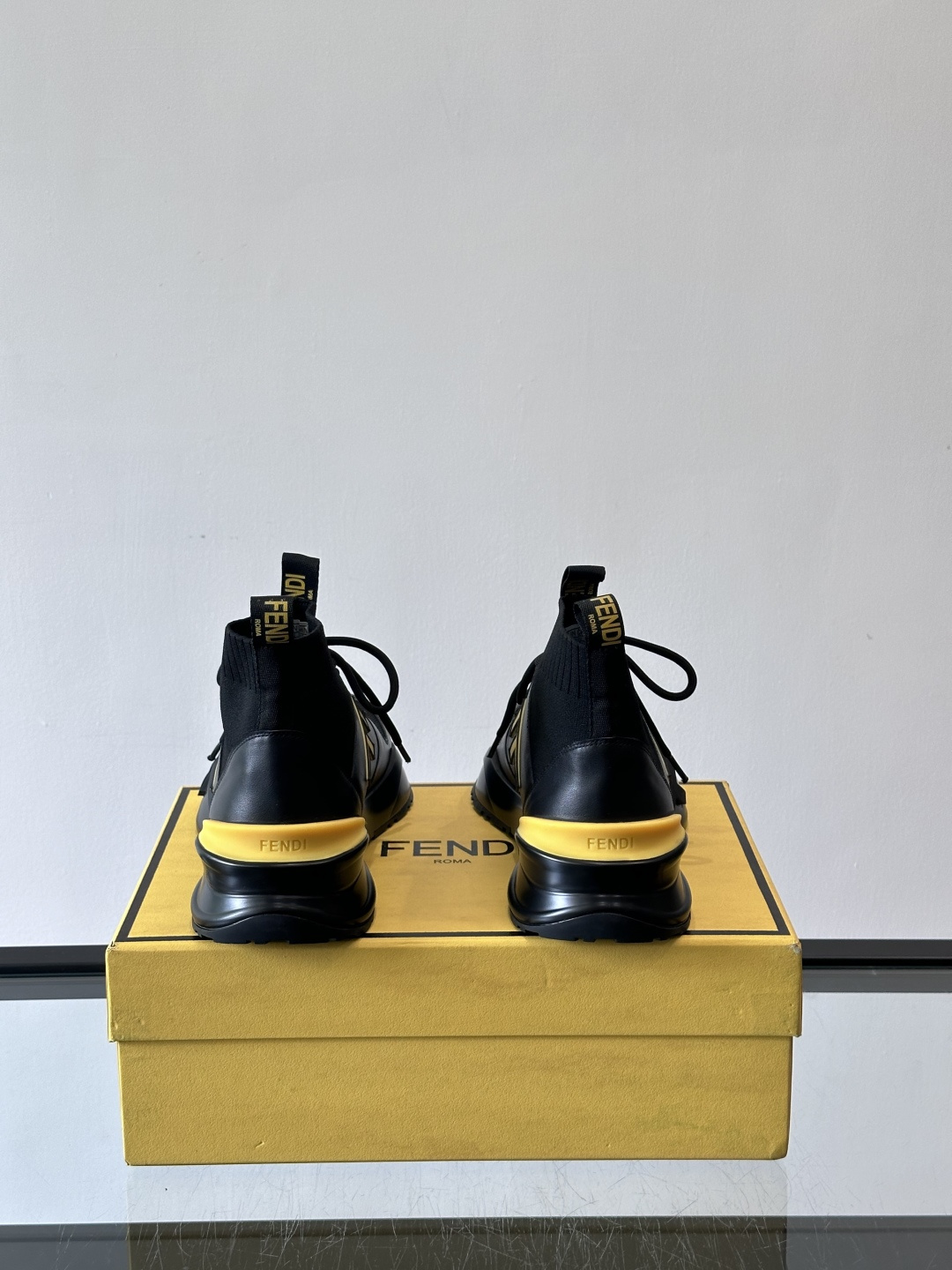 👟Fendi Flow男士运动鞋，高科技布料+牛皮拼接，Lycra®细节超舒适！鞋舌FF图案+鞋跟凸纹“