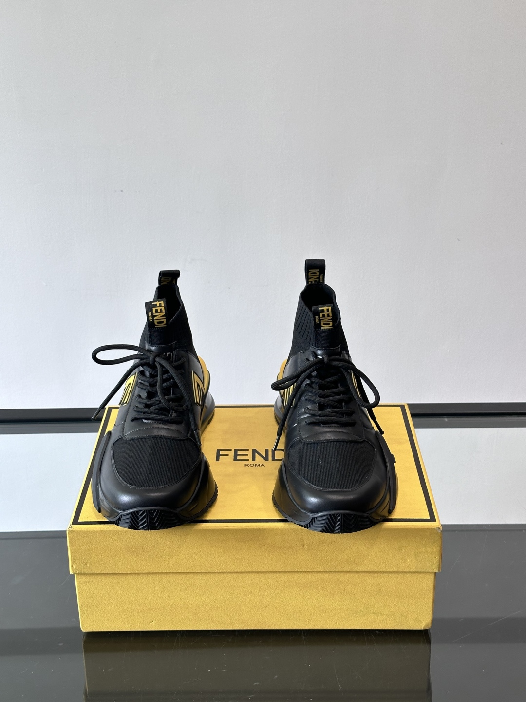 👟Fendi Flow男士运动鞋，高科技布料+牛皮拼接，Lycra®细节超舒适！鞋舌FF图案+鞋跟凸纹“