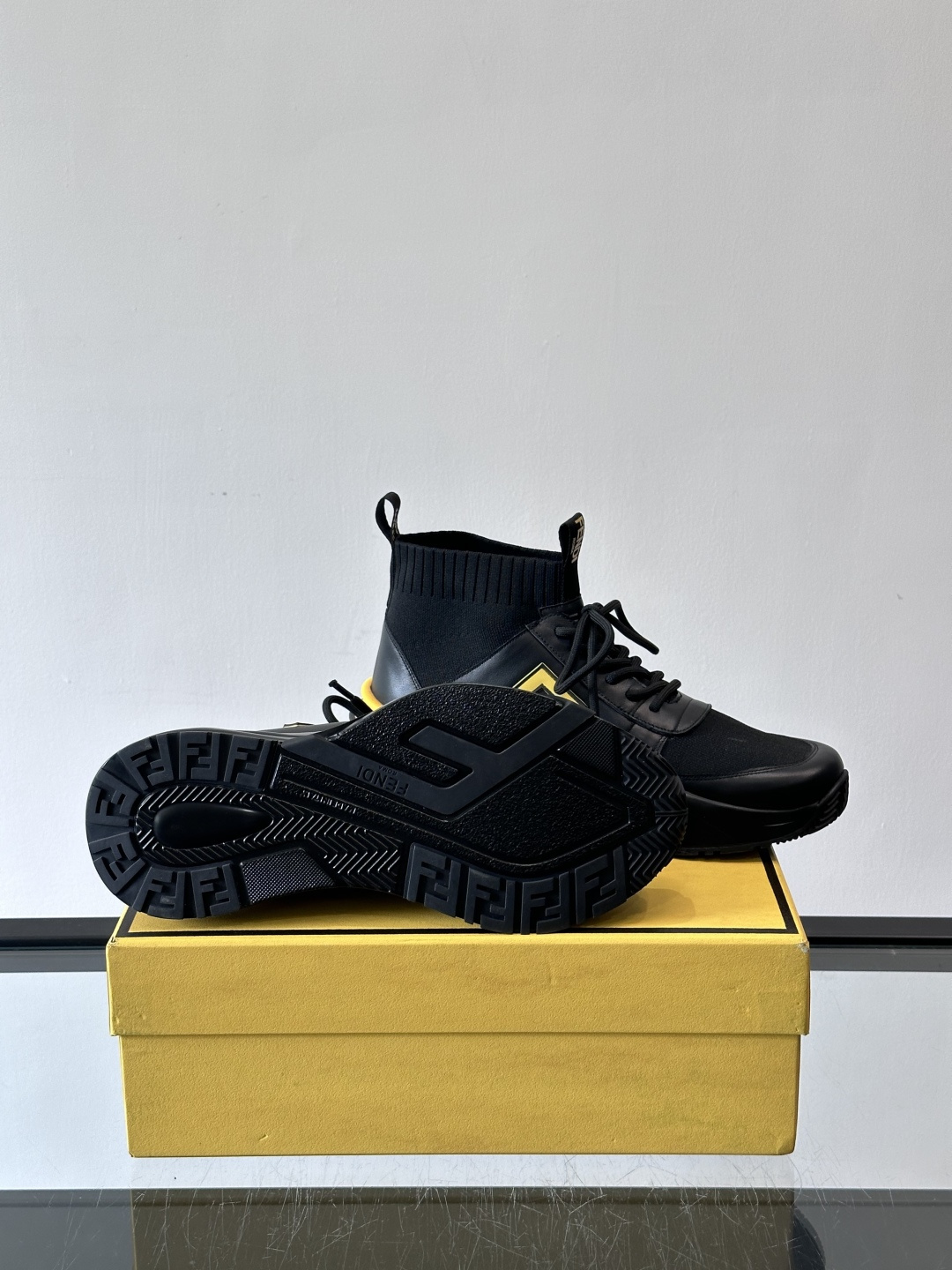 👟Fendi Flow男士运动鞋，高科技布料+牛皮拼接，Lycra®细节超舒适！鞋舌FF图案+鞋跟凸纹“