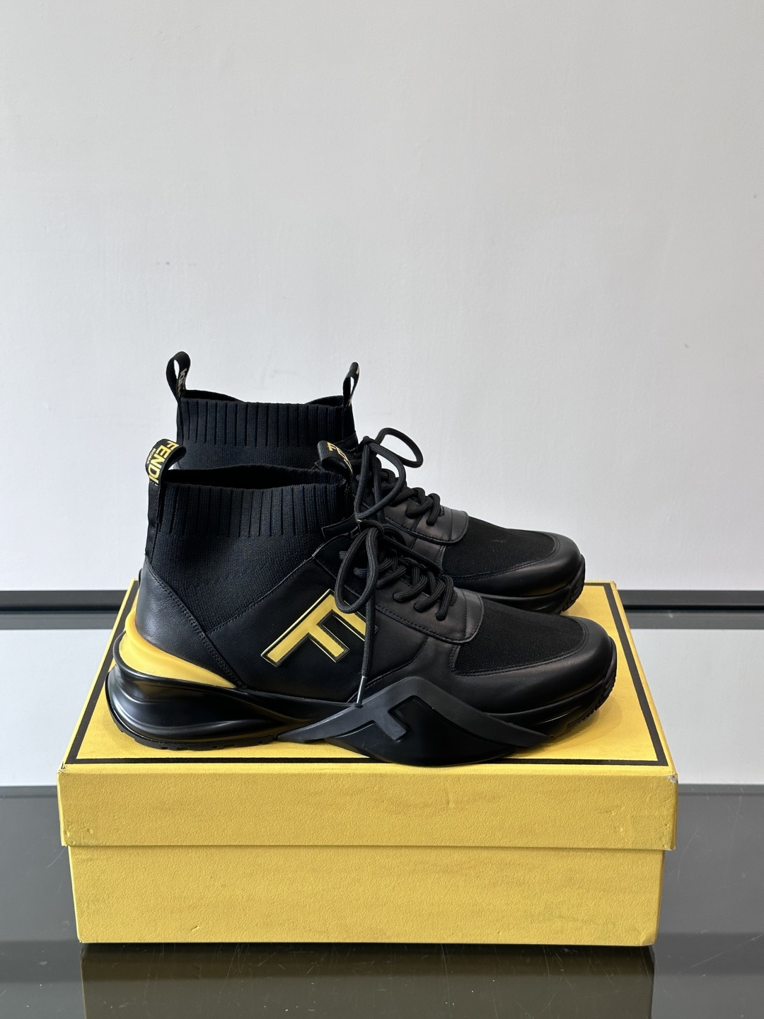 👟Fendi Flow男士运动鞋，高科技布料+牛皮拼接，Lycra®细节超舒适！鞋舌FF图案+鞋跟凸纹“