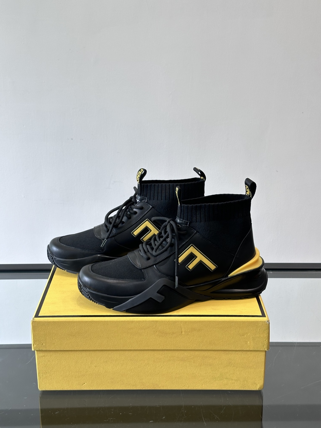 👟Fendi Flow男士运动鞋，高科技布料+牛皮拼接，Lycra®细节超舒适！鞋舌FF图案+鞋跟凸纹“