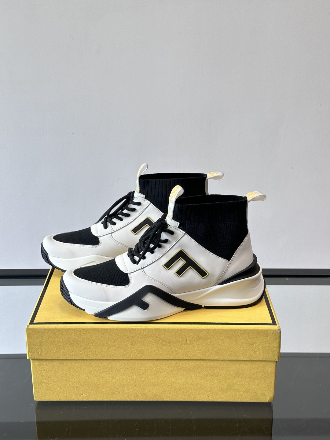 👟Fendi Flow男士运动鞋，高科技布料+牛皮拼接，Lycra®细节超舒适！鞋舌FF图案+鞋跟凸纹“