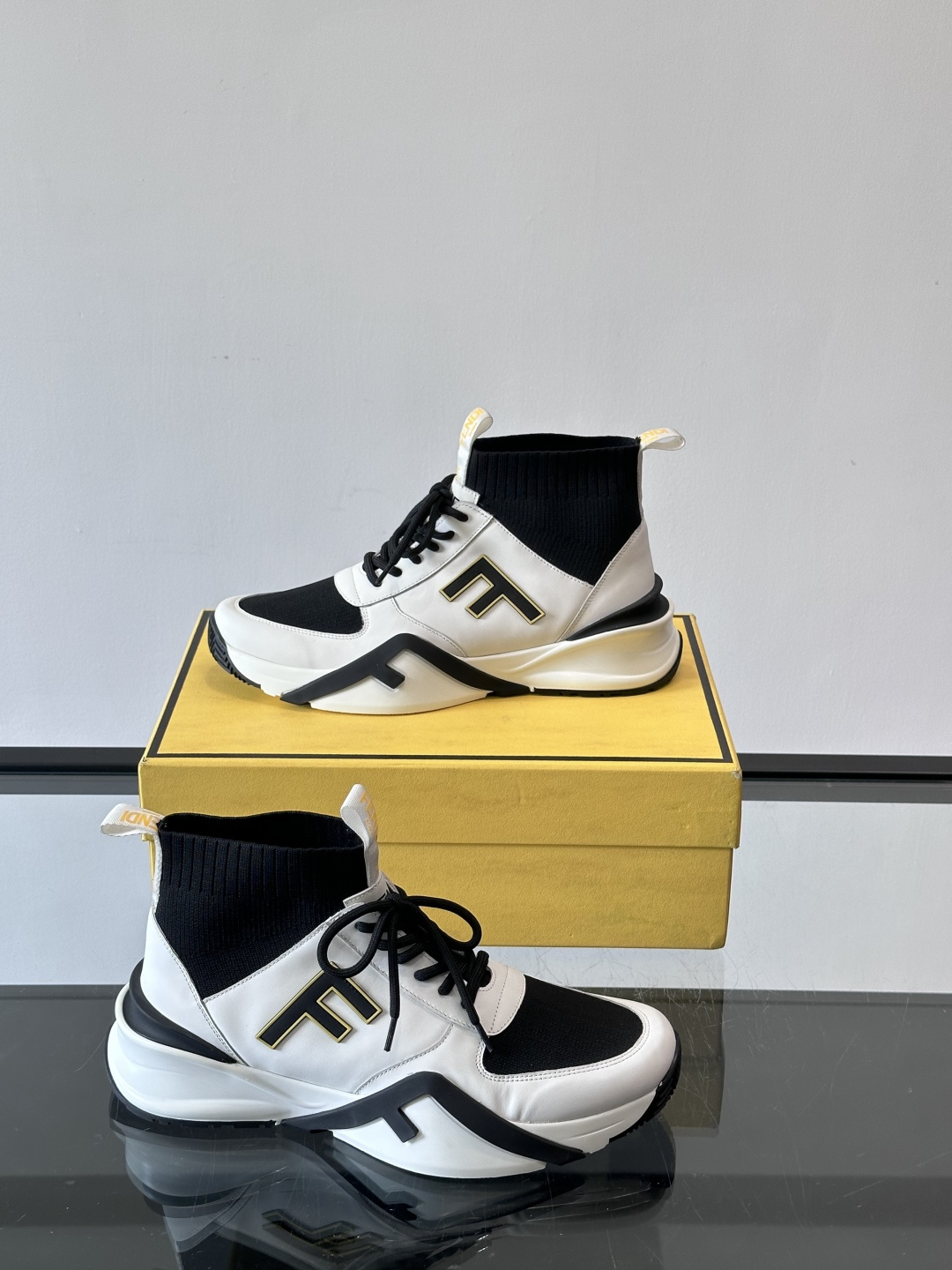 👟Fendi Flow男士运动鞋，高科技布料+牛皮拼接，Lycra®细节超舒适！鞋舌FF图案+鞋跟凸纹“