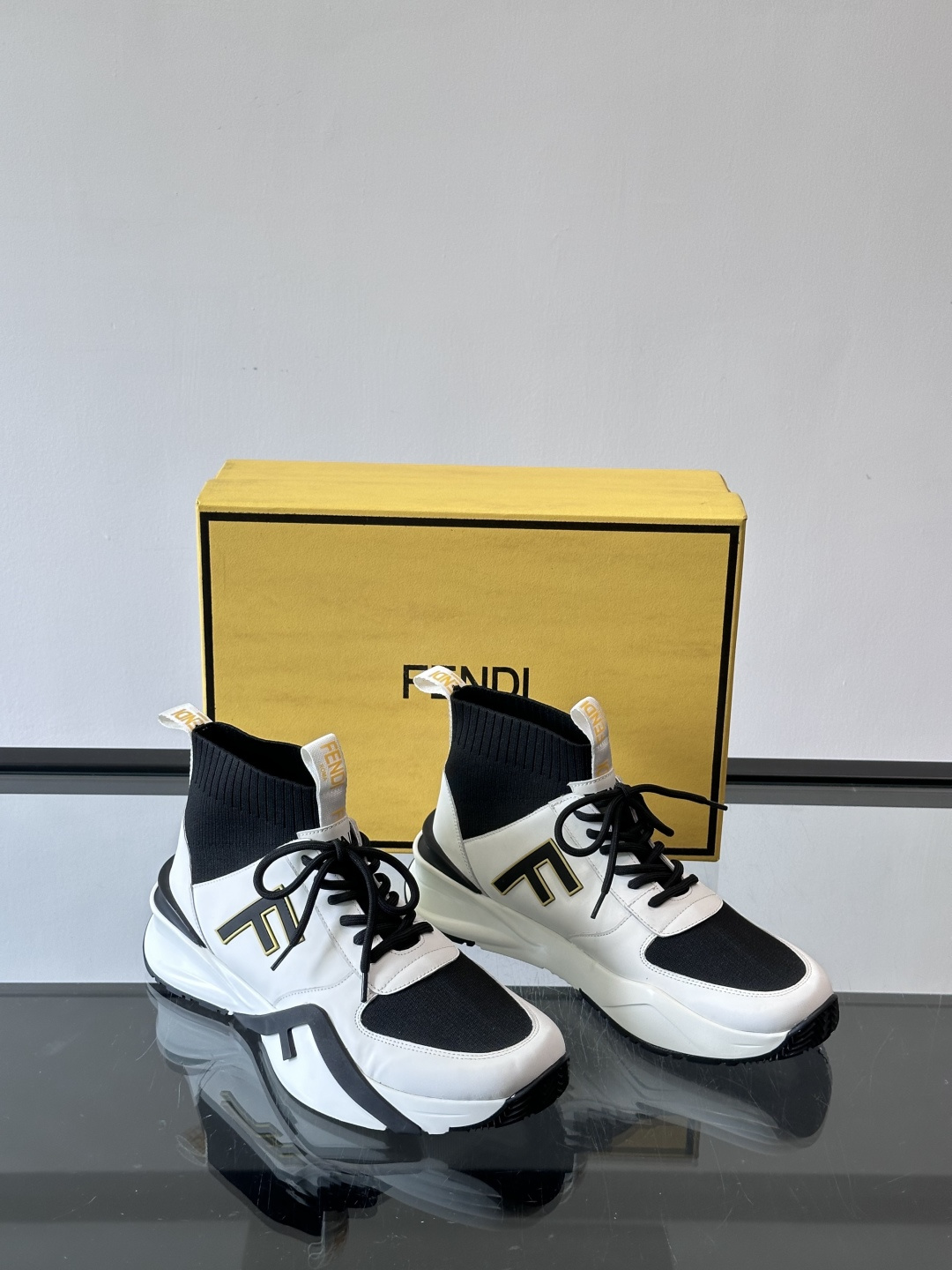 👟Fendi Flow男士运动鞋，高科技布料+牛皮拼接，Lycra®细节超舒适！鞋舌FF图案+鞋跟凸纹“