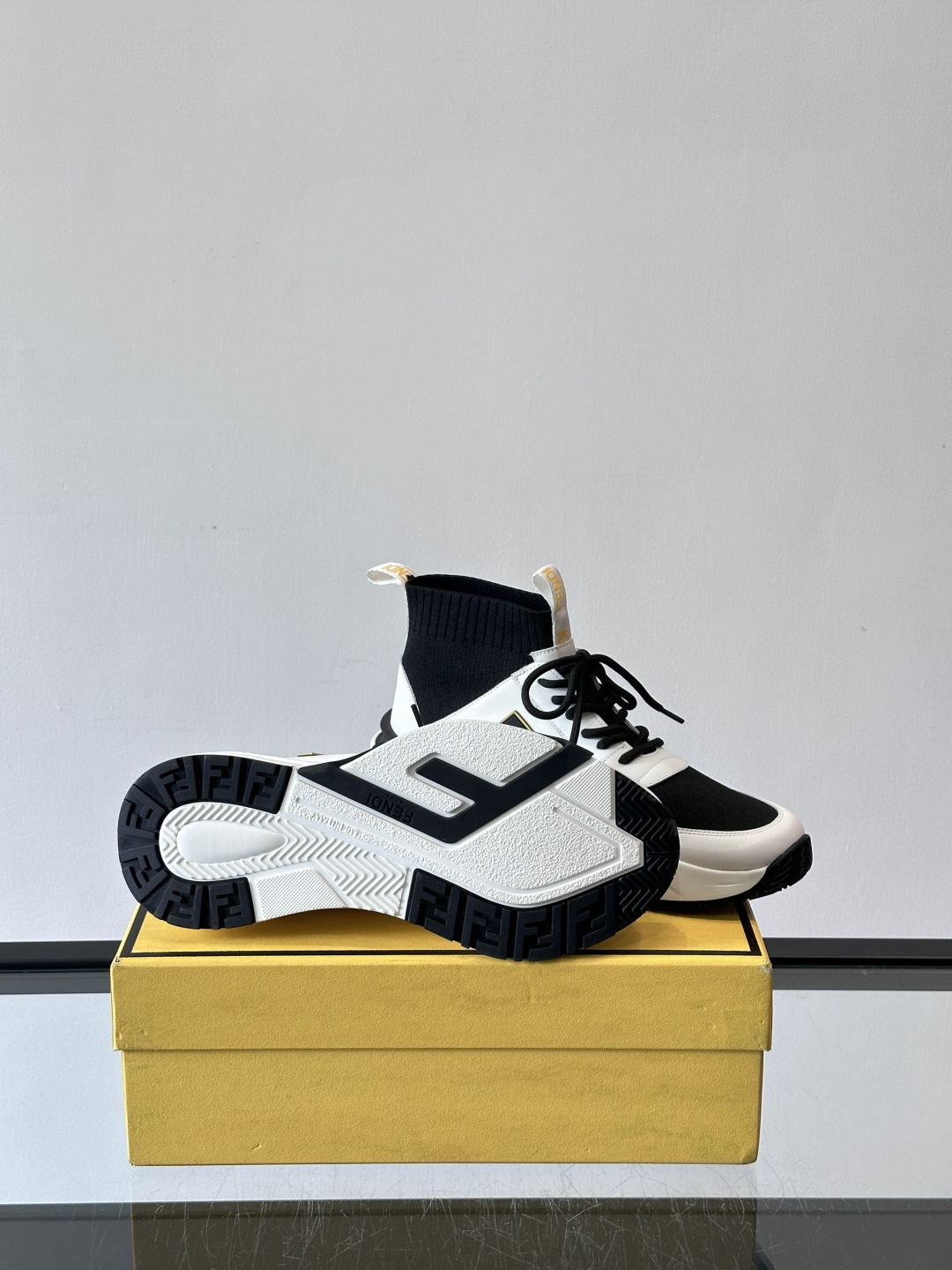 👟Fendi Flow男士运动鞋，高科技布料+牛皮拼接，Lycra®细节超舒适！鞋舌FF图案+鞋跟凸纹“