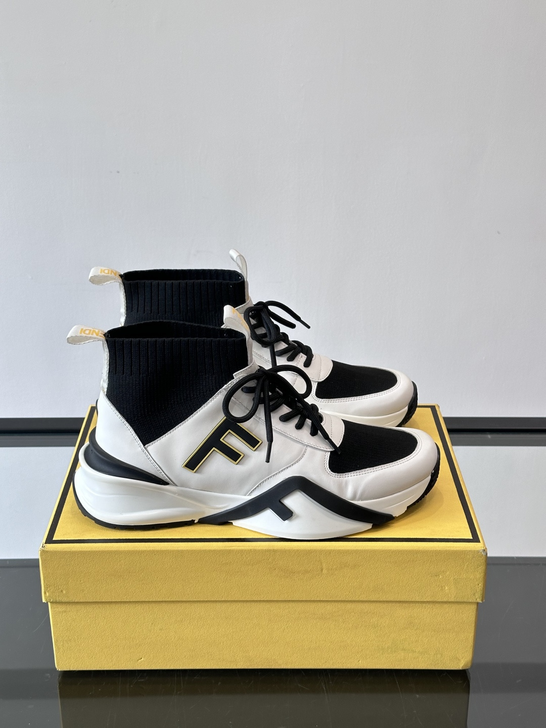 👟Fendi Flow男士运动鞋，高科技布料+牛皮拼接，Lycra®细节超舒适！鞋舌FF图案+鞋跟凸纹“