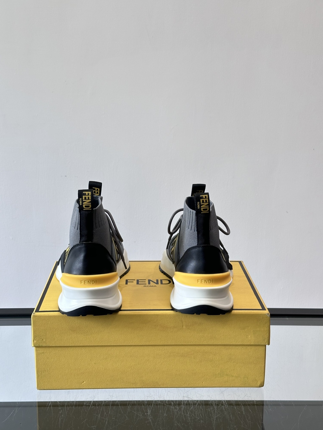 👟Fendi Flow男士运动鞋，高科技布料+牛皮拼接，Lycra®细节超舒适！鞋舌FF图案+鞋跟凸纹“