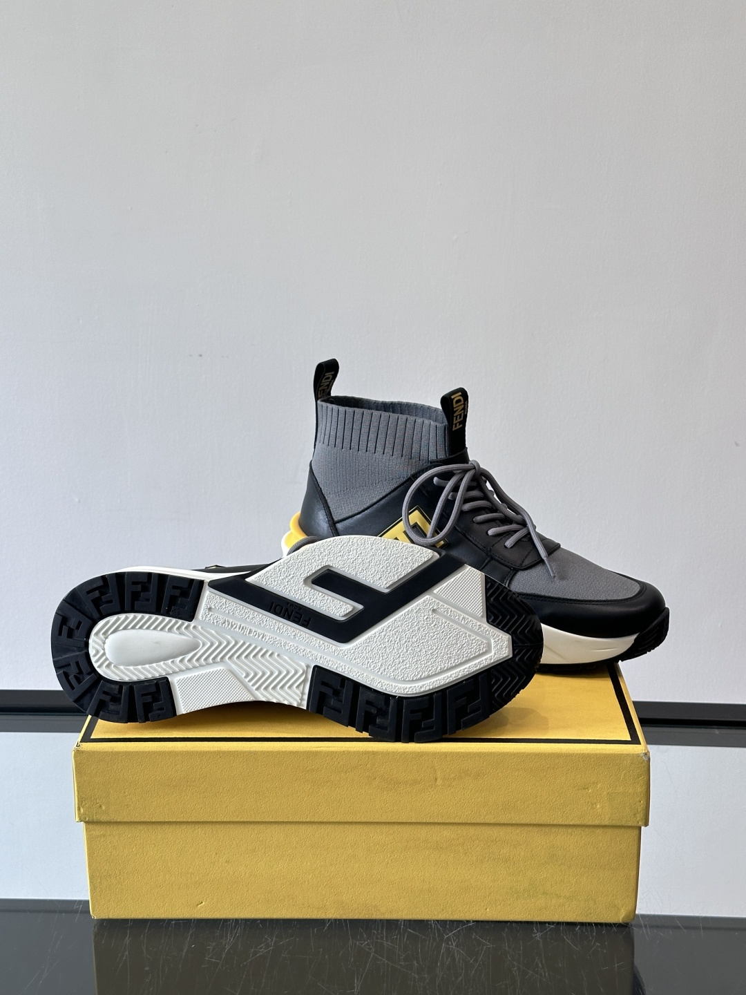 👟Fendi Flow男士运动鞋，高科技布料+牛皮拼接，Lycra®细节超舒适！鞋舌FF图案+鞋跟凸纹“