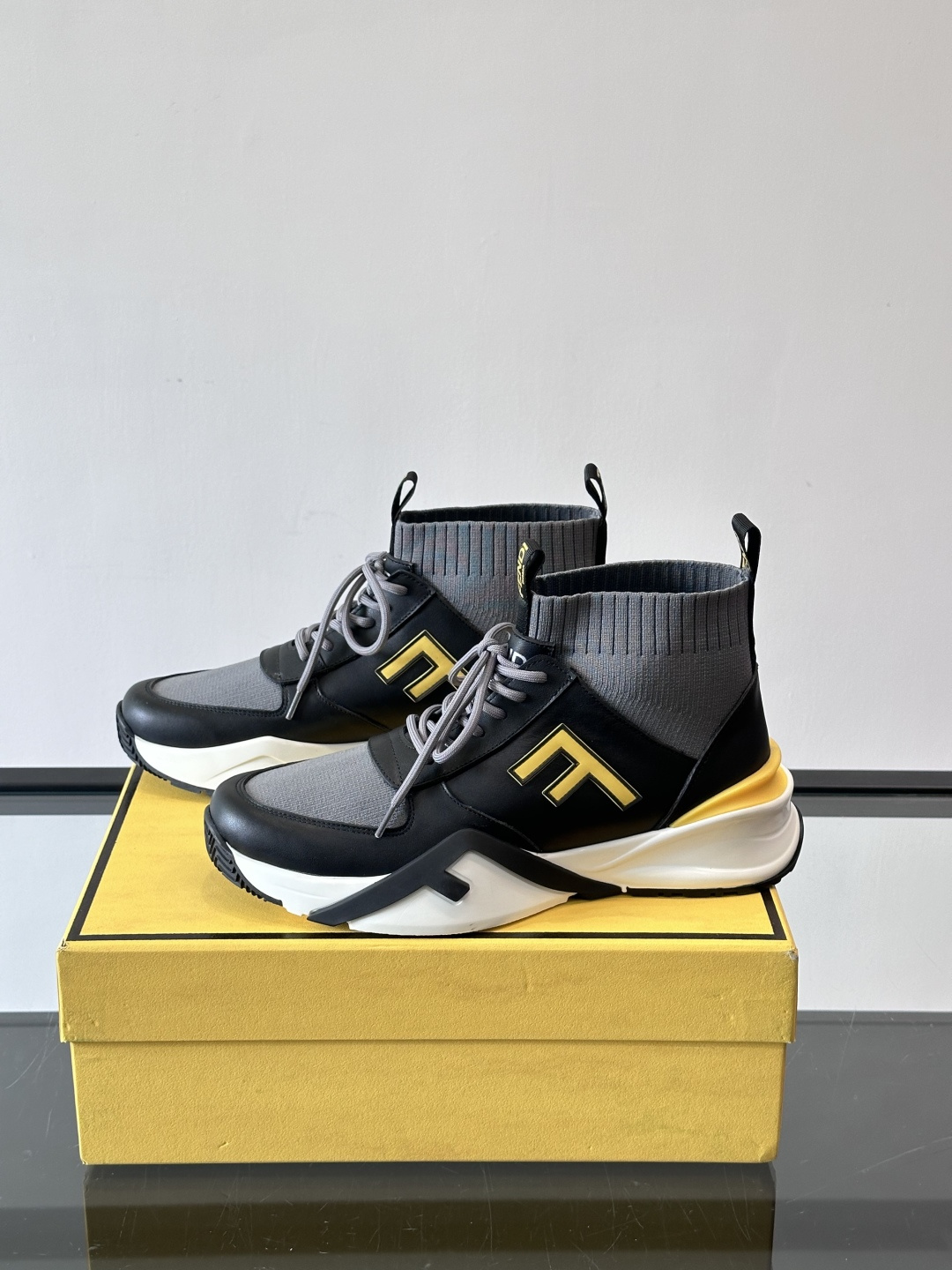 👟Fendi Flow男士运动鞋，高科技布料+牛皮拼接，Lycra®细节超舒适！鞋舌FF图案+鞋跟凸纹“