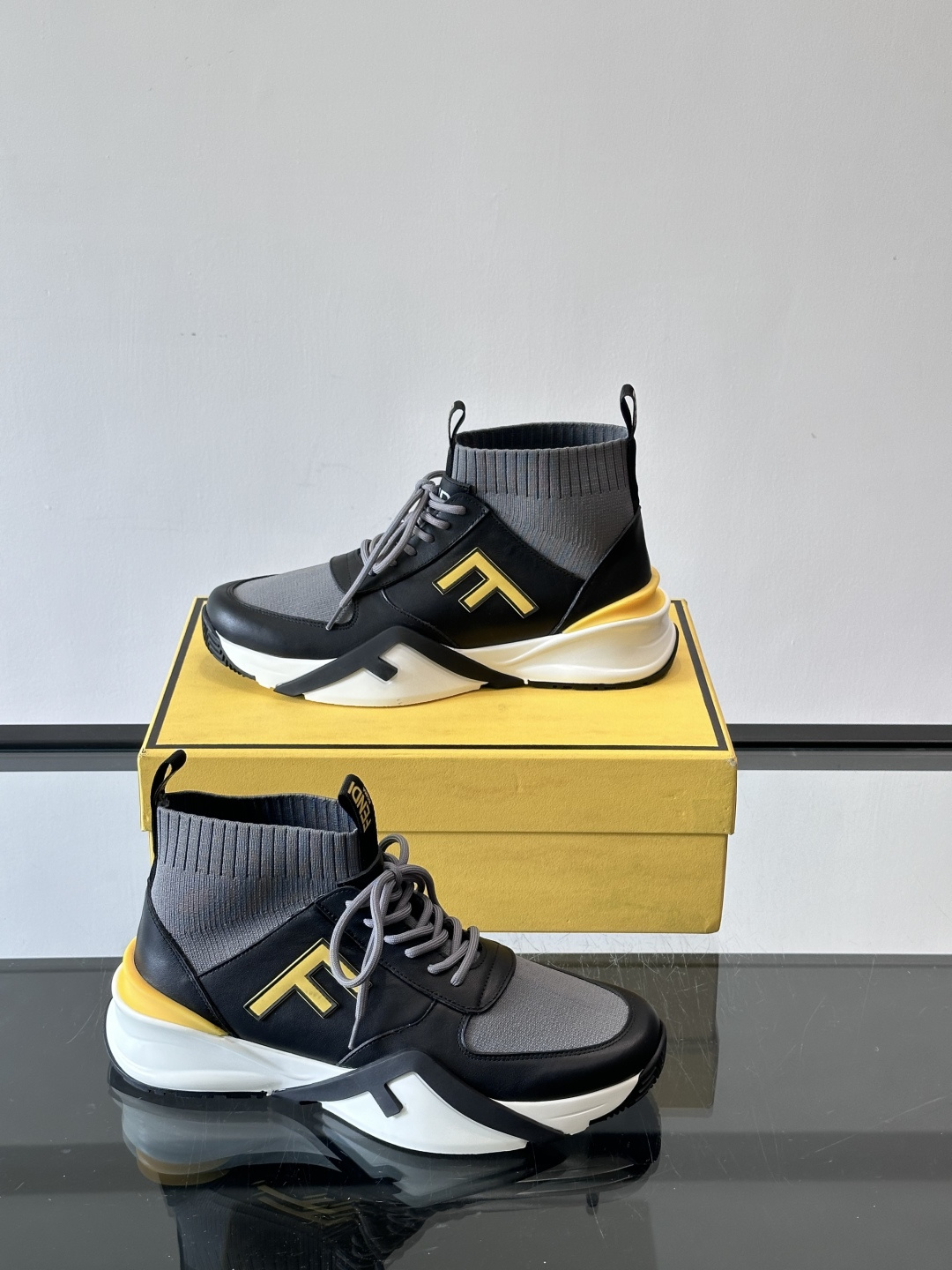 👟Fendi Flow男士运动鞋，高科技布料+牛皮拼接，Lycra®细节超舒适！鞋舌FF图案+鞋跟凸纹“