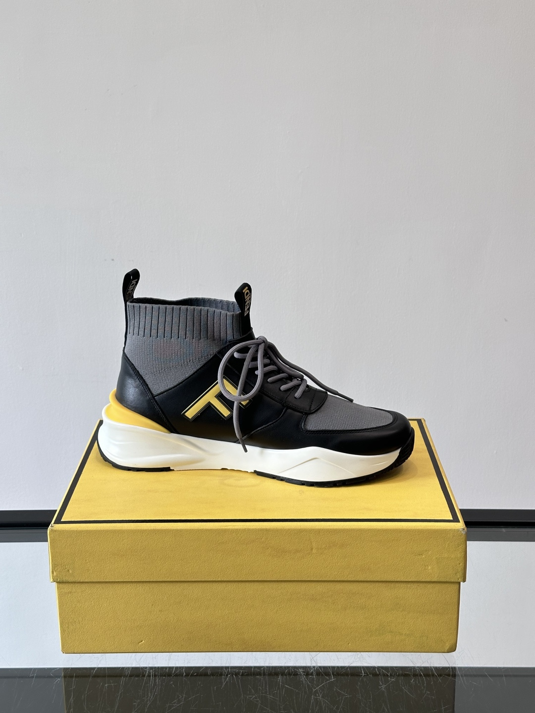 👟Fendi Flow男士运动鞋，高科技布料+牛皮拼接，Lycra®细节超舒适！鞋舌FF图案+鞋跟凸纹“