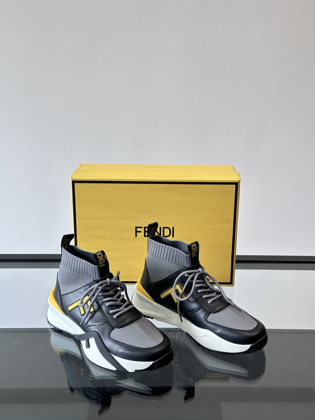 👟Fendi Flow男士运动鞋，高科技布料+牛皮拼接，Lycra®细节超舒适！鞋舌FF图案+鞋跟凸纹“
