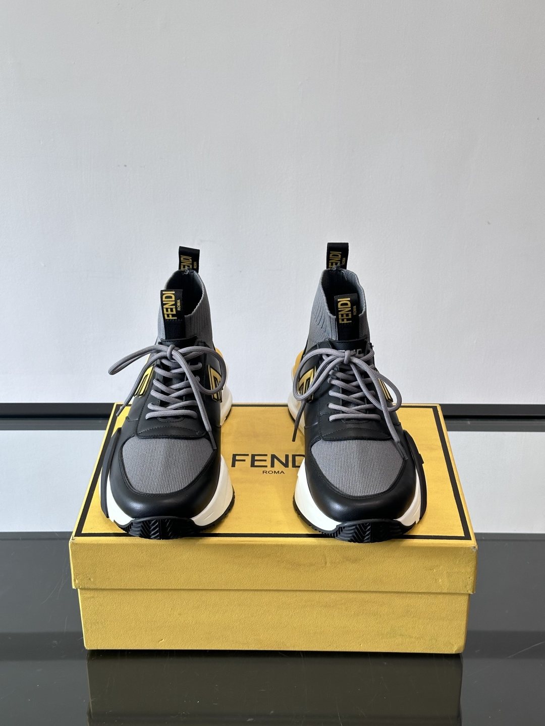 👟Fendi Flow男士运动鞋，高科技布料+牛皮拼接，Lycra®细节超舒适！鞋舌FF图案+鞋跟凸纹“