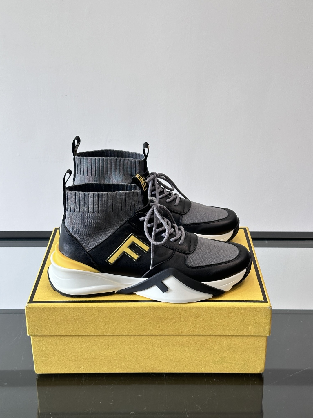 👟Fendi Flow男士运动鞋，高科技布料+牛皮拼接，Lycra®细节超舒适！鞋舌FF图案+鞋跟凸纹“