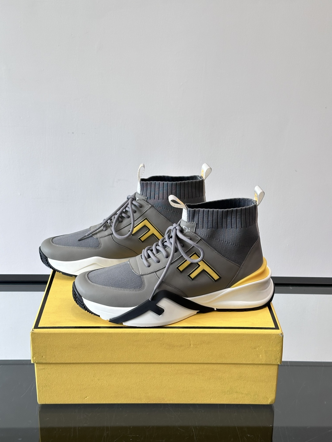 👟Fendi Flow男士运动鞋，高科技布料+牛皮拼接，Lycra®细节超舒适！鞋舌FF图案+鞋跟凸纹“