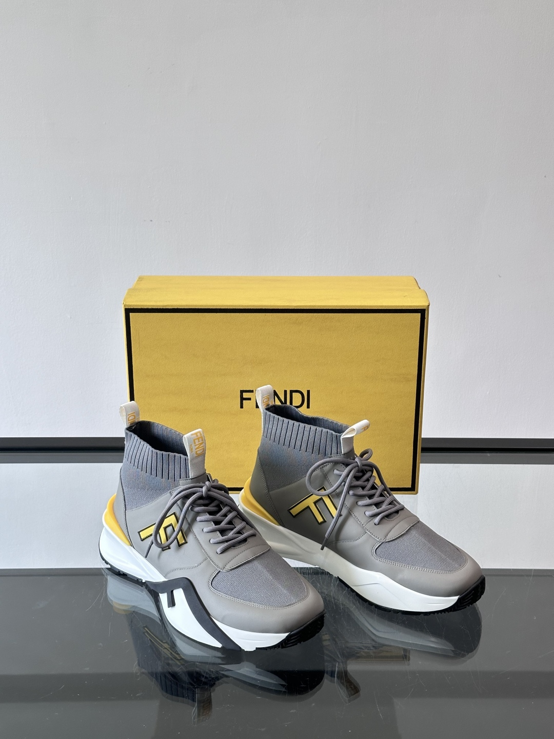 👟Fendi Flow男士运动鞋，高科技布料+牛皮拼接，Lycra®细节超舒适！鞋舌FF图案+鞋跟凸纹“