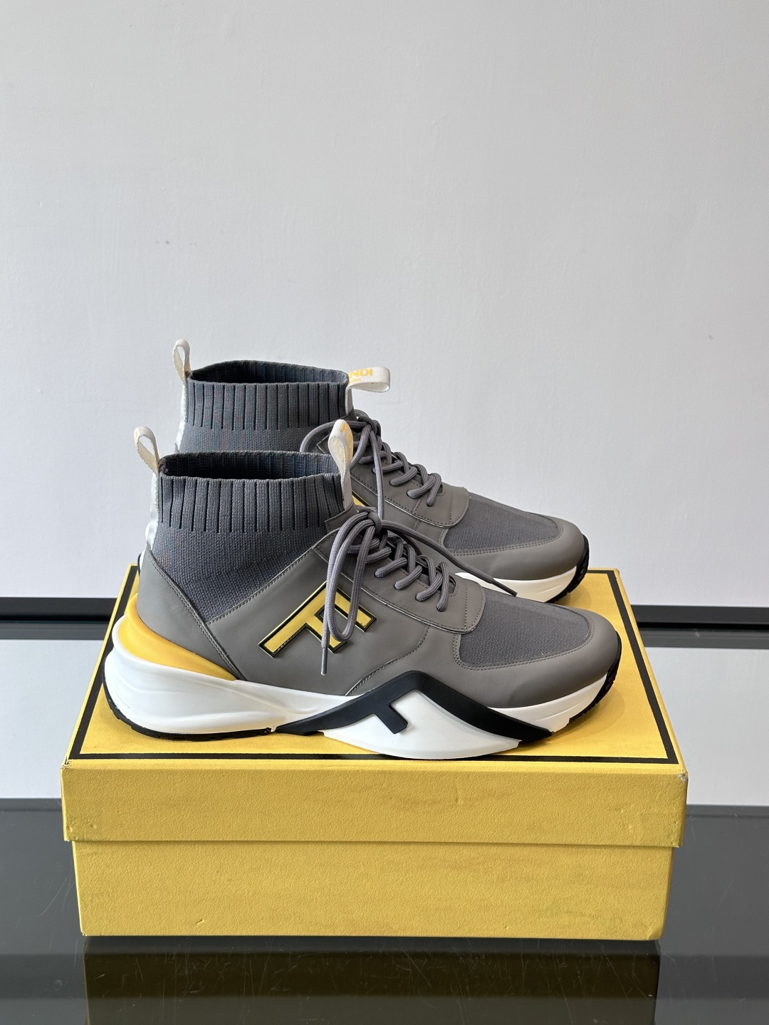 👟Fendi Flow男士运动鞋，高科技布料+牛皮拼接，Lycra®细节超舒适！鞋舌FF图案+鞋跟凸纹“