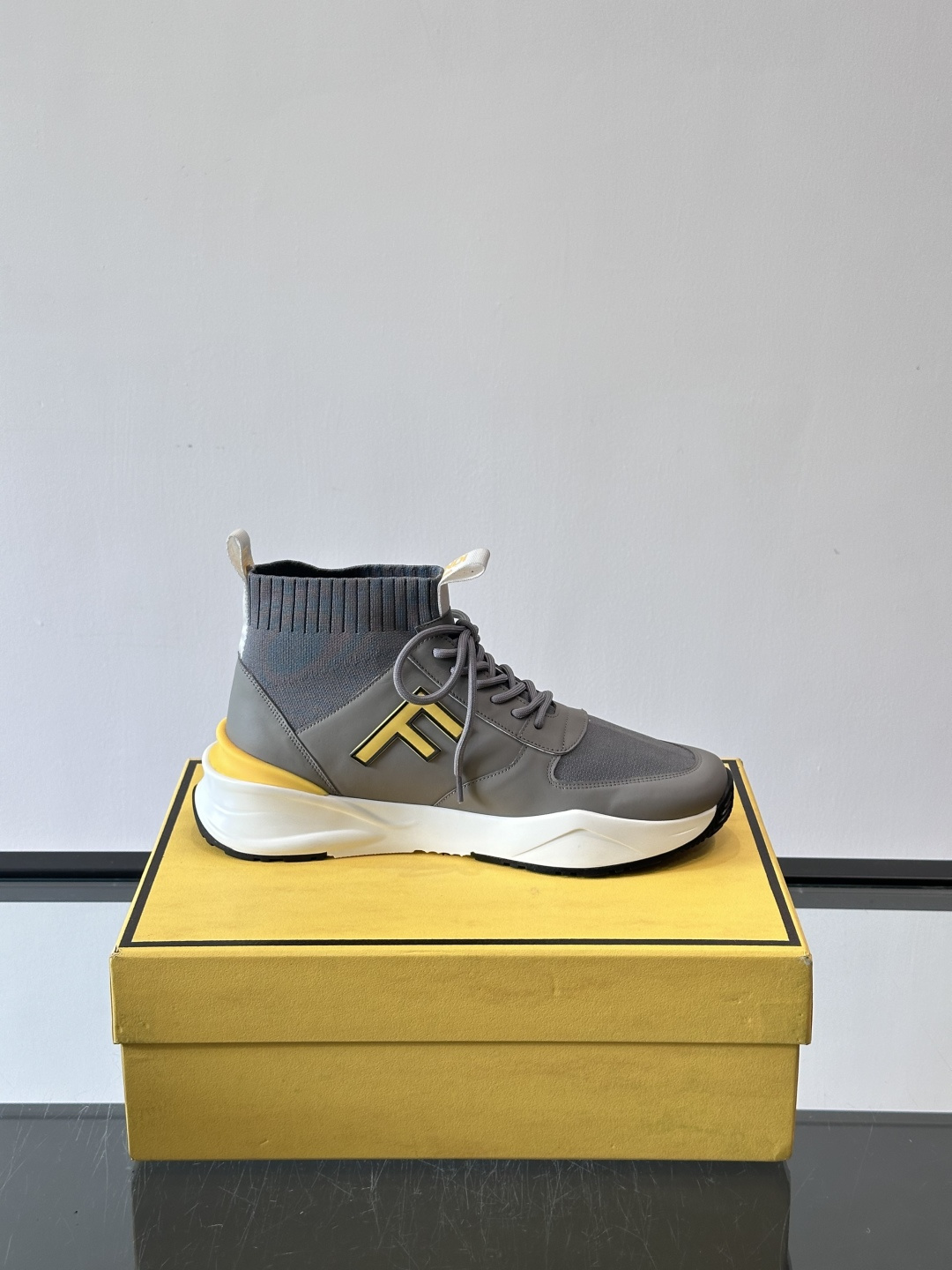 👟Fendi Flow男士运动鞋，高科技布料+牛皮拼接，Lycra®细节超舒适！鞋舌FF图案+鞋跟凸纹“