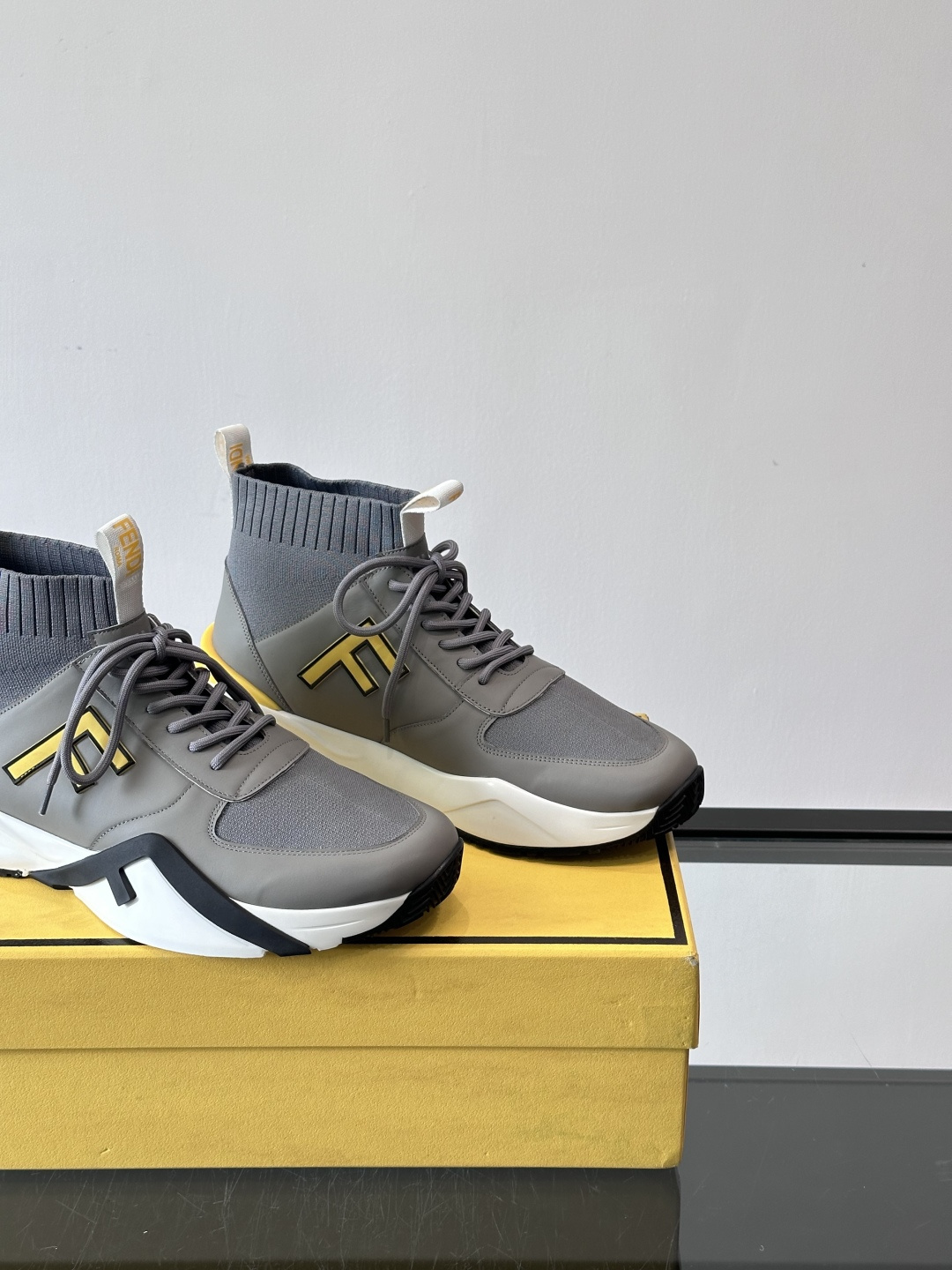 👟Fendi Flow男士运动鞋，高科技布料+牛皮拼接，Lycra®细节超舒适！鞋舌FF图案+鞋跟凸纹“
