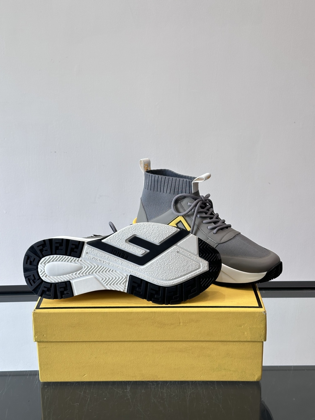 👟Fendi Flow男士运动鞋，高科技布料+牛皮拼接，Lycra®细节超舒适！鞋舌FF图案+鞋跟凸纹“