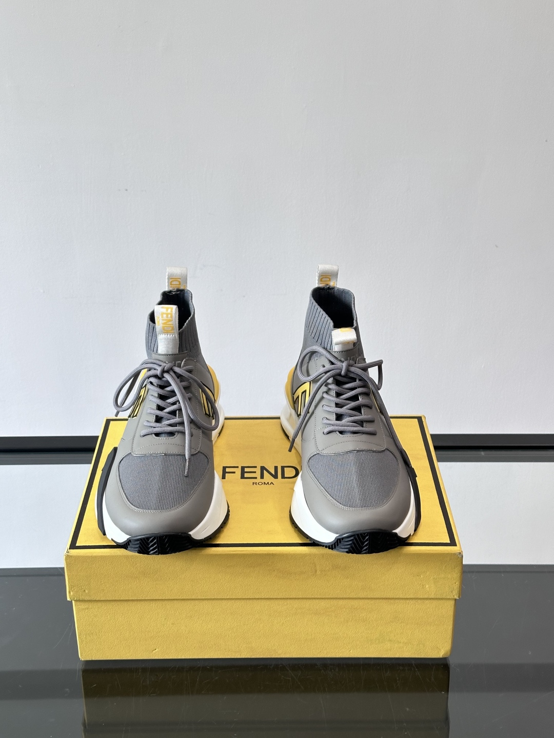👟Fendi Flow男士运动鞋，高科技布料+牛皮拼接，Lycra®细节超舒适！鞋舌FF图案+鞋跟凸纹“