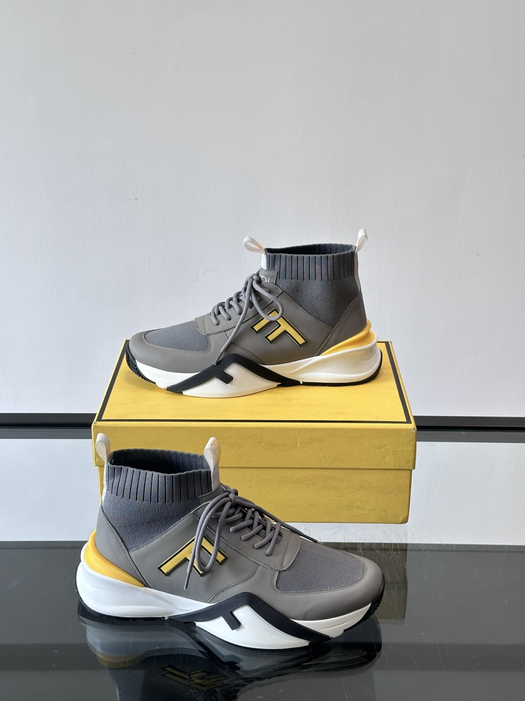 👟Fendi Flow男士运动鞋，高科技布料+牛皮拼接，Lycra®细节超舒适！鞋舌FF图案+鞋跟凸纹“