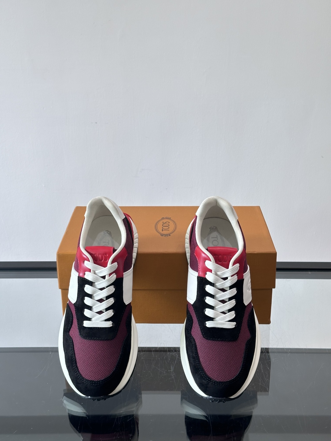 Tod’s Run Away运动鞋，意大利高端品牌出品，主打内增高设计，增高约5cm！鞋面拼接麂皮、织物