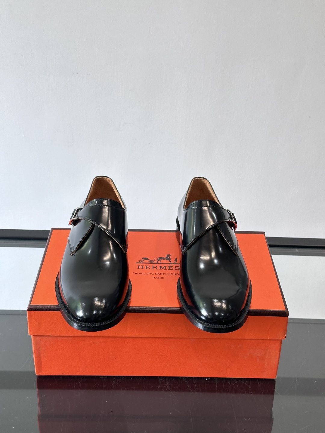 H 爱马仕男士孟克皮鞋，选用优质牛皮，鞋面柔软细腻，内里透气舒适，真皮大底耐磨又稳固。双排扣设计+金属扣