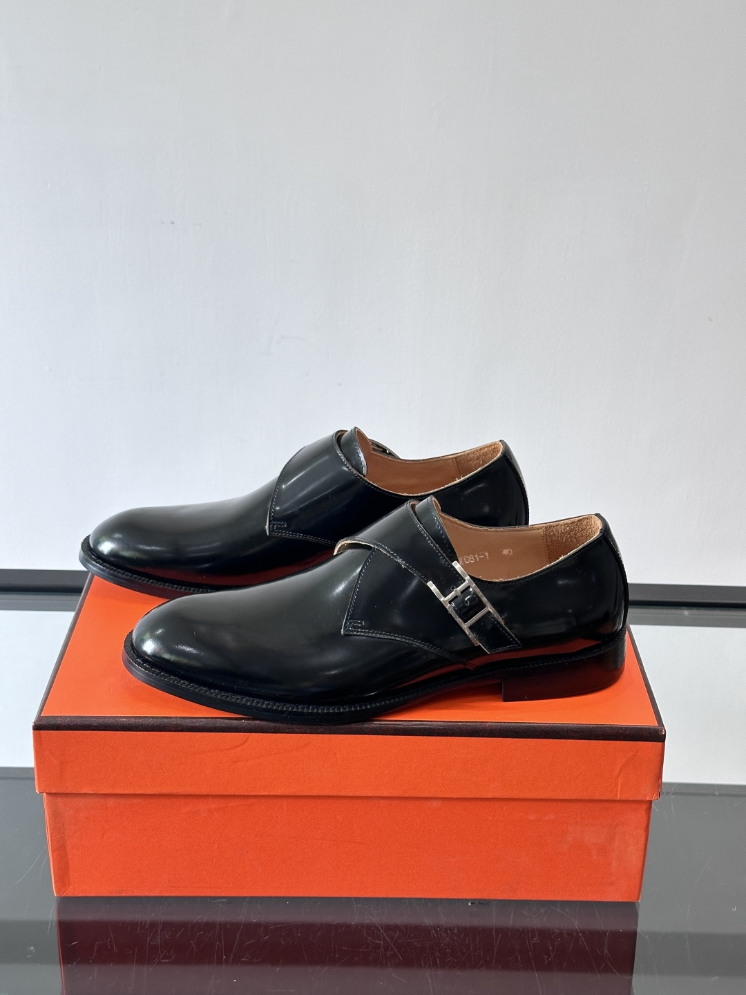 H 爱马仕男士孟克皮鞋，选用优质牛皮，鞋面柔软细腻，内里透气舒适，真皮大底耐磨又稳固。双排扣设计+金属扣