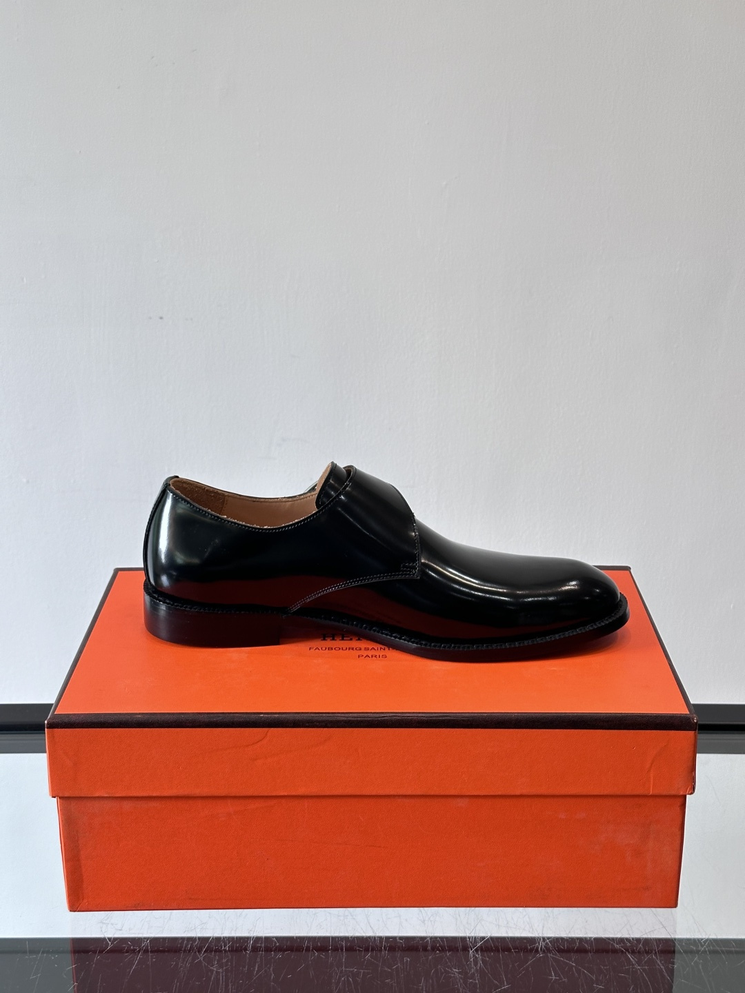 H 爱马仕男士孟克皮鞋，选用优质牛皮，鞋面柔软细腻，内里透气舒适，真皮大底耐磨又稳固。双排扣设计+金属扣