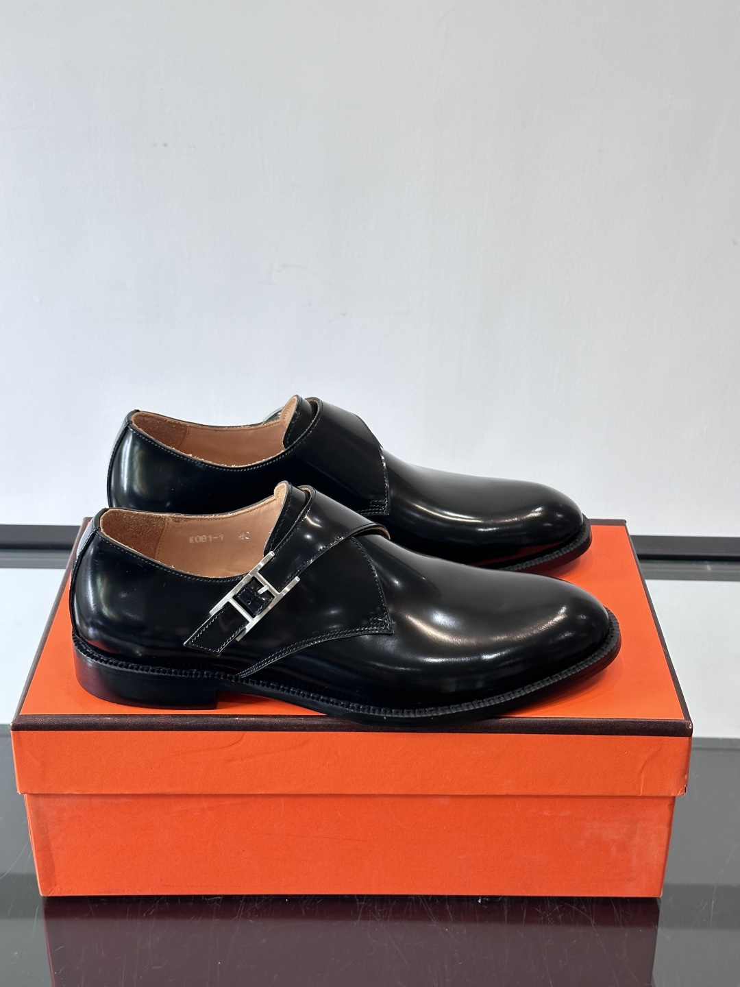 H 爱马仕男士孟克皮鞋，选用优质牛皮，鞋面柔软细腻，内里透气舒适，真皮大底耐磨又稳固。双排扣设计+金属扣