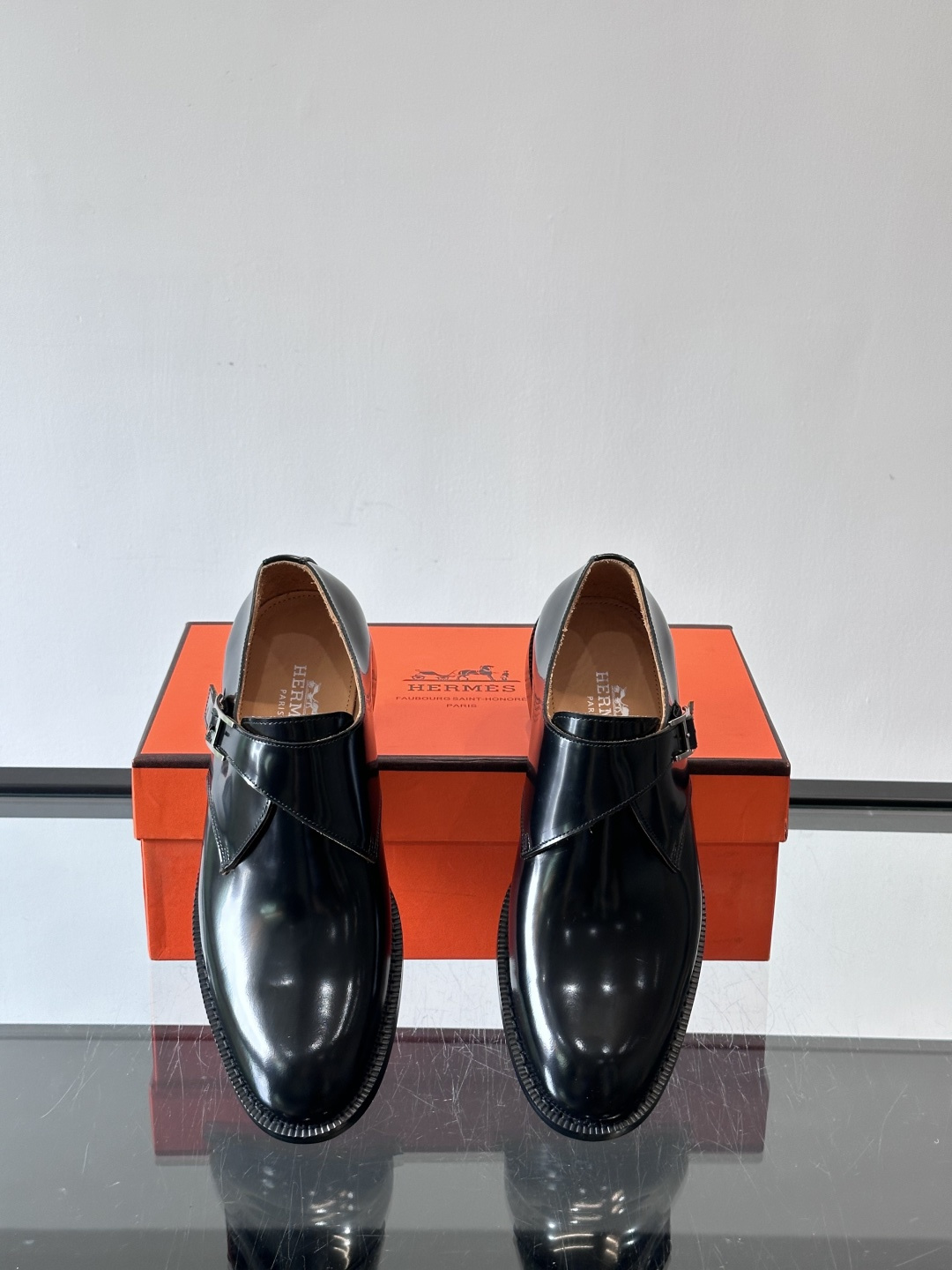 H 爱马仕男士孟克皮鞋，选用优质牛皮，鞋面柔软细腻，内里透气舒适，真皮大底耐磨又稳固。双排扣设计+金属扣