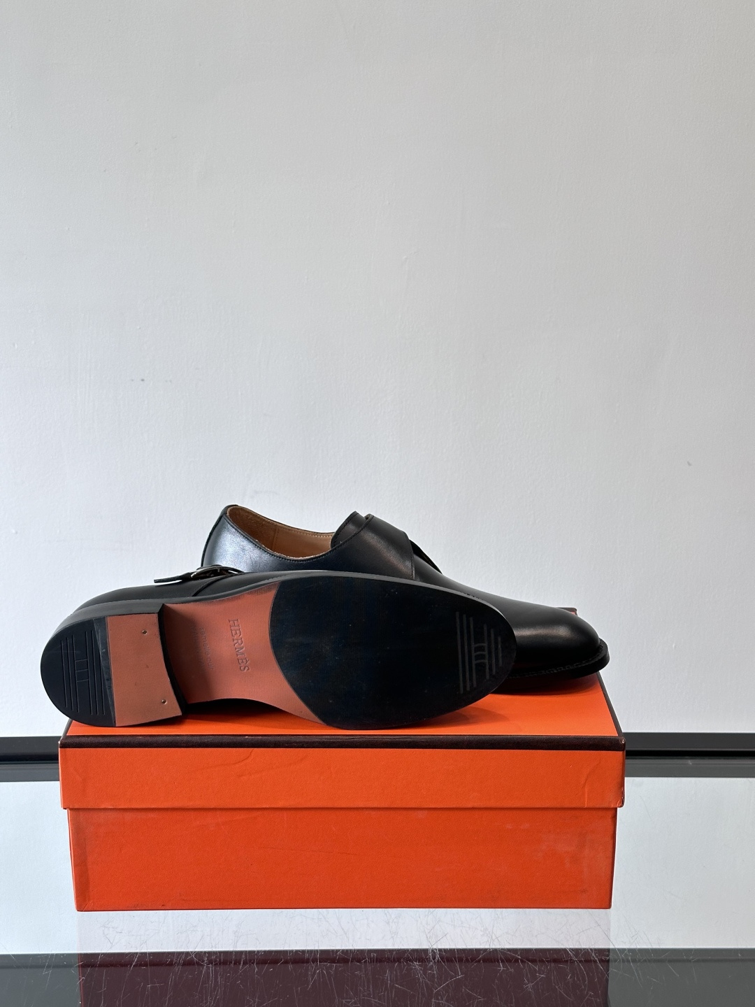 H 爱马仕男士孟克皮鞋，选用优质牛皮，鞋面柔软细腻，内里透气舒适，真皮大底耐磨又稳固。双排扣设计+金属扣