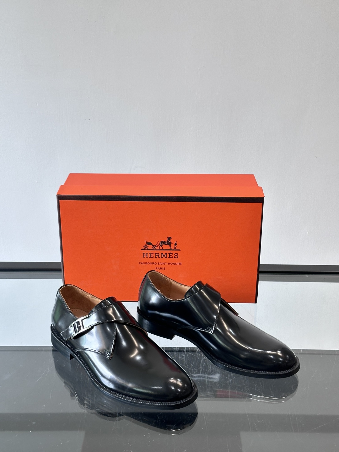 H 爱马仕男士孟克皮鞋，选用优质牛皮，鞋面柔软细腻，内里透气舒适，真皮大底耐磨又稳固。双排扣设计+金属扣