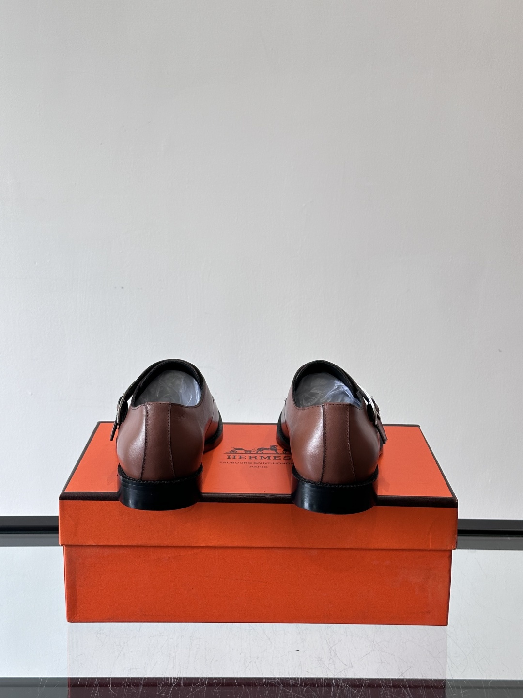 H 爱马仕男士孟克皮鞋，选用优质牛皮，鞋面柔软细腻，内里透气舒适，真皮大底耐磨又稳固。双排扣设计+金属扣