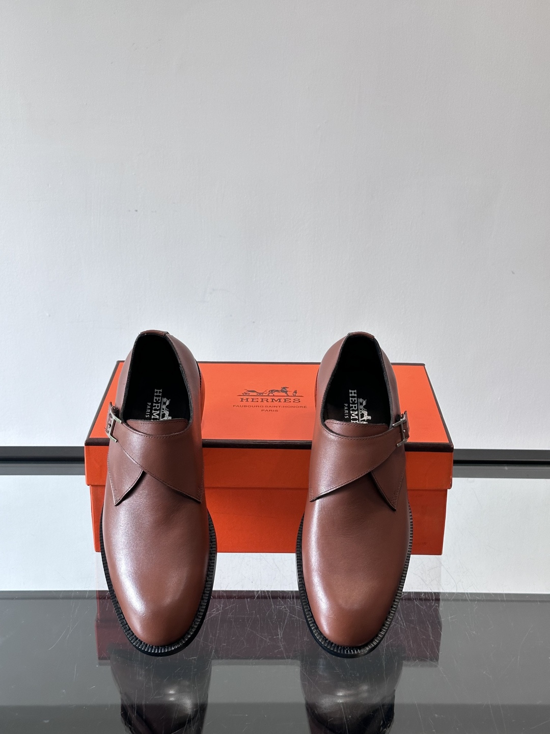 H 爱马仕男士孟克皮鞋，选用优质牛皮，鞋面柔软细腻，内里透气舒适，真皮大底耐磨又稳固。双排扣设计+金属扣