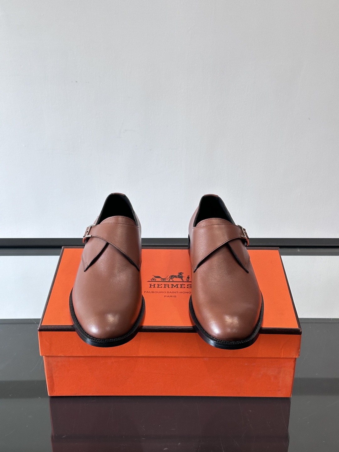 H 爱马仕男士孟克皮鞋，选用优质牛皮，鞋面柔软细腻，内里透气舒适，真皮大底耐磨又稳固。双排扣设计+金属扣