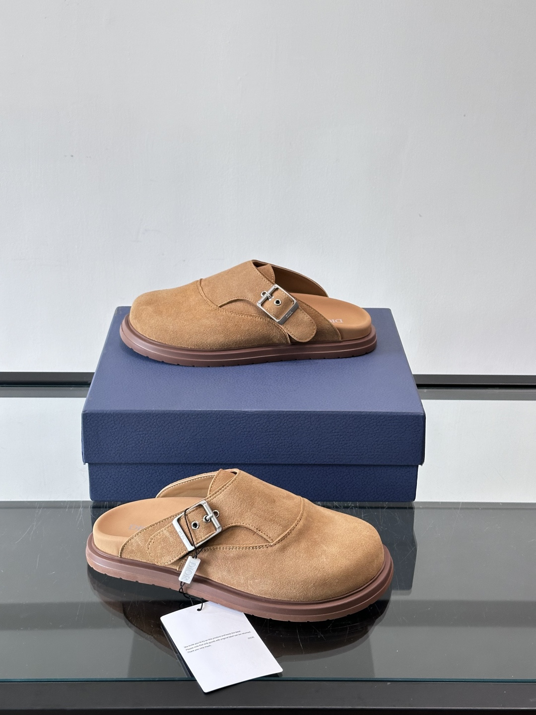 Dior这款Oblique印花包头穆勒鞋，经典老花图案+黑色EVA鞋底，低调又高级！包头设计+金属搭扣，