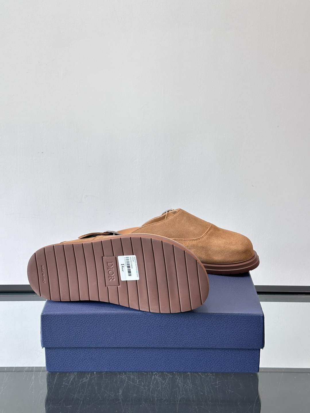 Dior这款Oblique印花包头穆勒鞋，经典老花图案+黑色EVA鞋底，低调又高级！包头设计+金属搭扣，