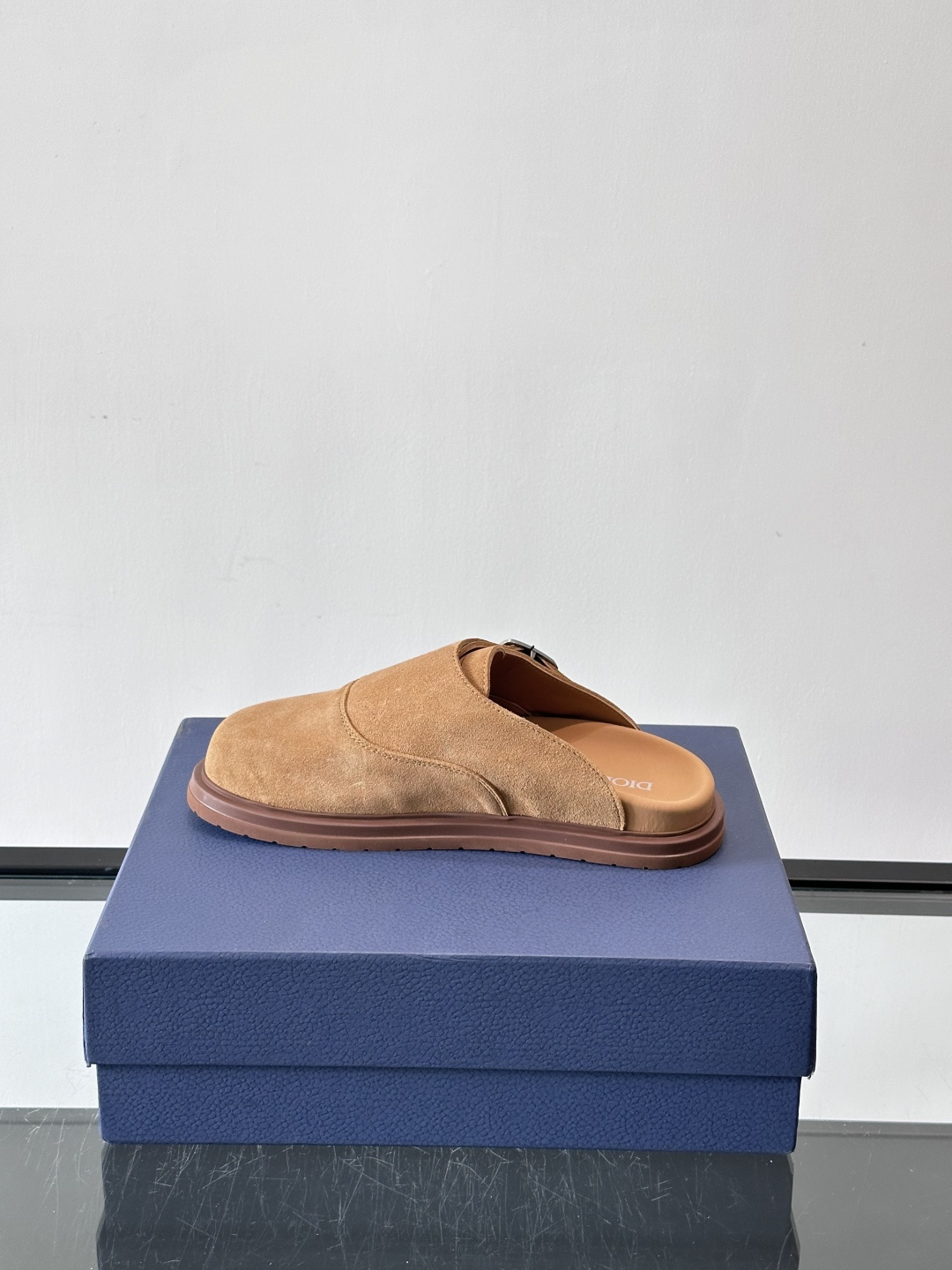 Dior这款Oblique印花包头穆勒鞋，经典老花图案+黑色EVA鞋底，低调又高级！包头设计+金属搭扣，