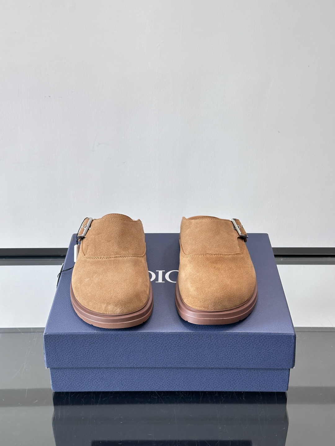 Dior这款Oblique印花包头穆勒鞋，经典老花图案+黑色EVA鞋底，低调又高级！包头设计+金属搭扣，