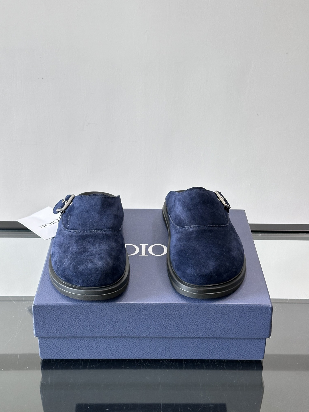 Dior这款Oblique印花包头穆勒鞋，经典老花图案+黑色EVA鞋底，低调又高级！包头设计+金属搭扣，