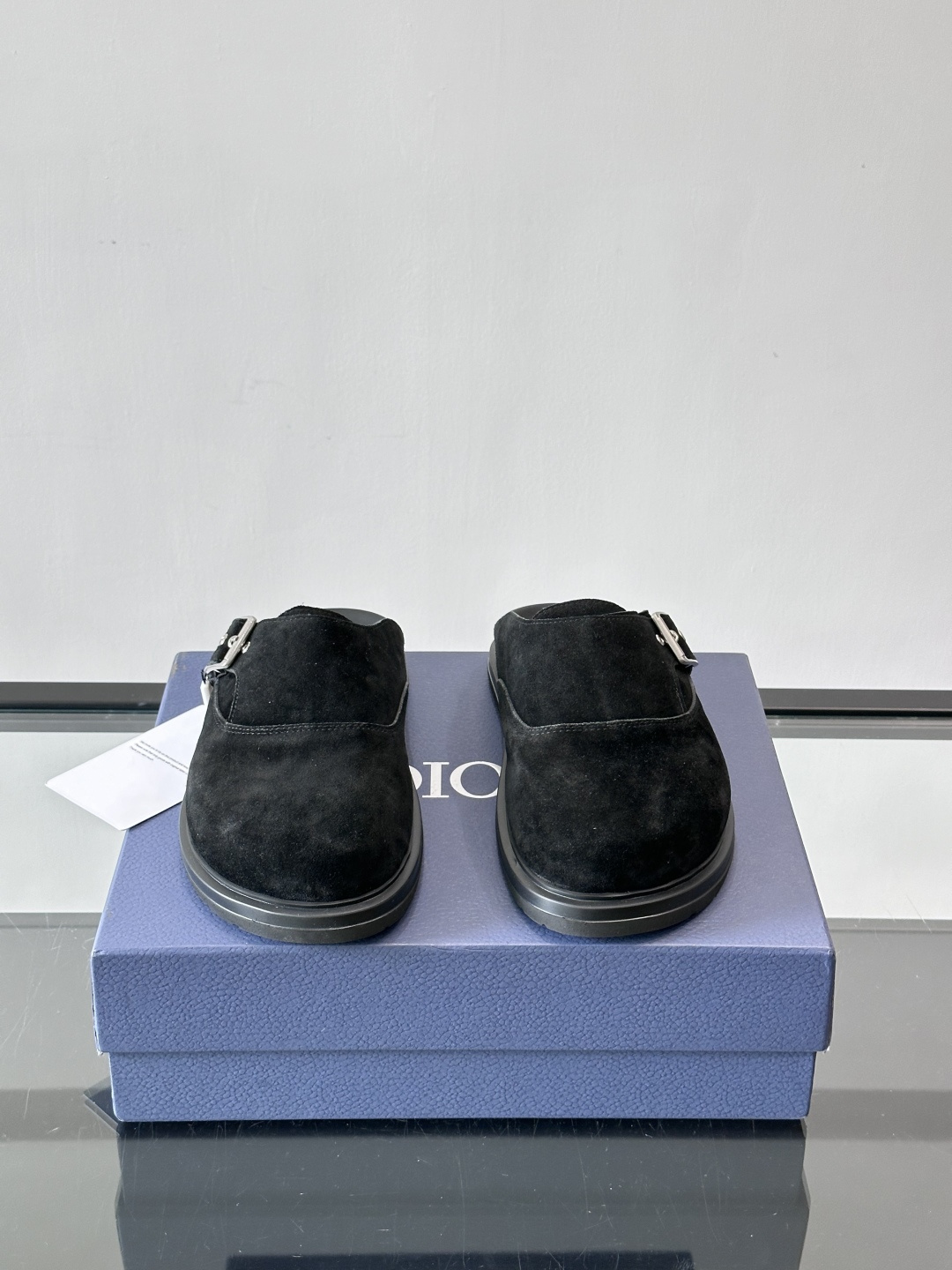 Dior这款Oblique印花包头穆勒鞋，经典老花图案+黑色EVA鞋底，低调又高级！包头设计+金属搭扣，