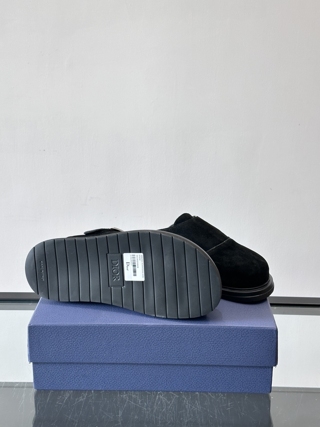 Dior这款Oblique印花包头穆勒鞋，经典老花图案+黑色EVA鞋底，低调又高级！包头设计+金属搭扣，