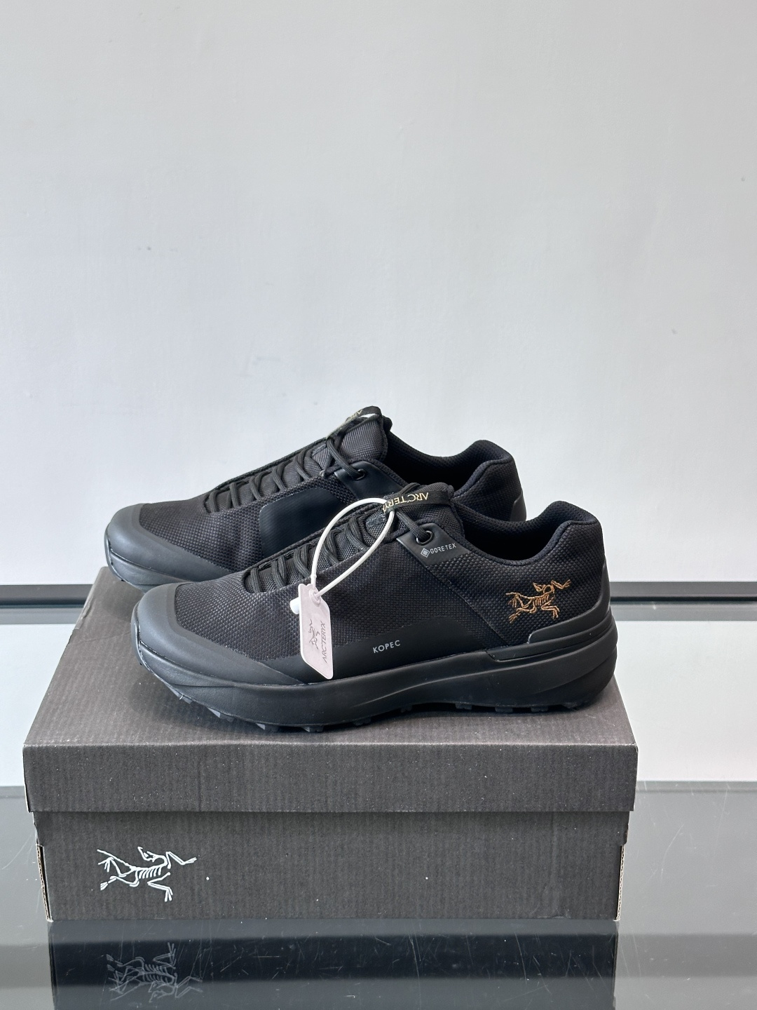 ARC’TERYX KoPec GTX黑金徒步鞋，GORE-TEX防水透气，户外徒步&日常穿搭都OK！鞋