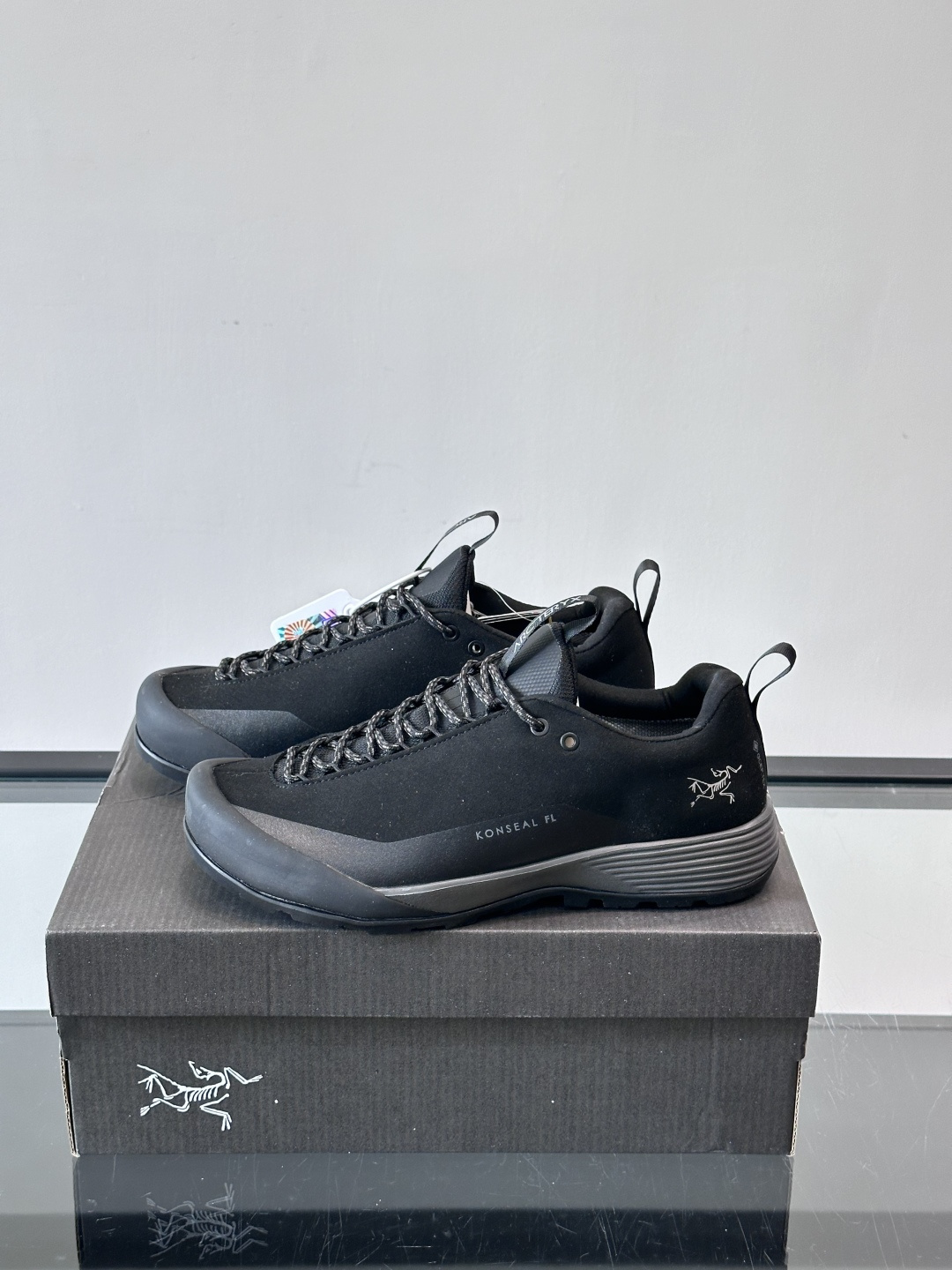 始祖鸟Konseal FL2 GTX户外徒步鞋，反绒牛皮拼接鞋面，质感高级又防水，南方潮湿或下雨天都能穿