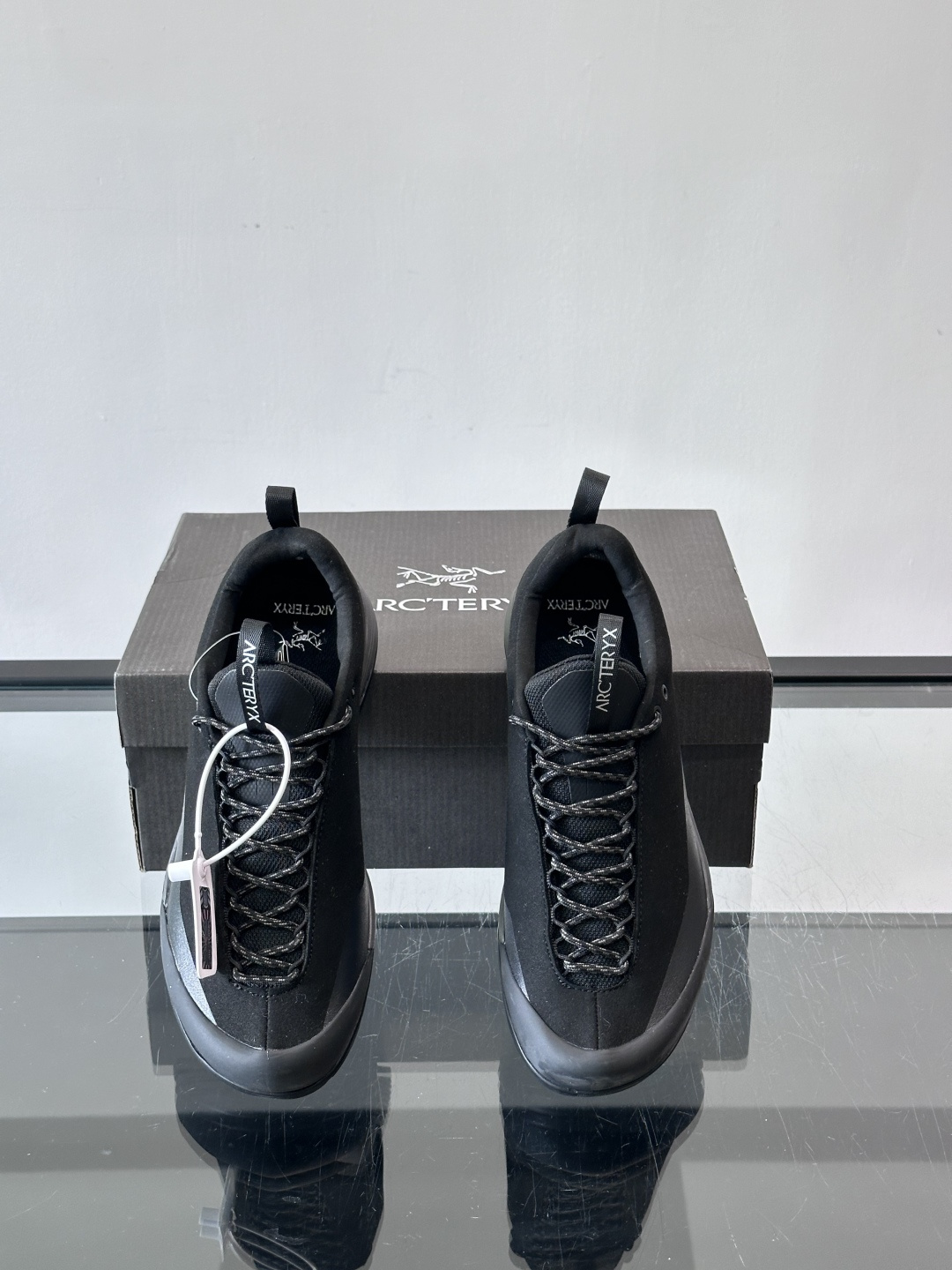 始祖鸟Konseal FL2 GTX户外徒步鞋，反绒牛皮拼接鞋面，质感高级又防水，南方潮湿或下雨天都能穿